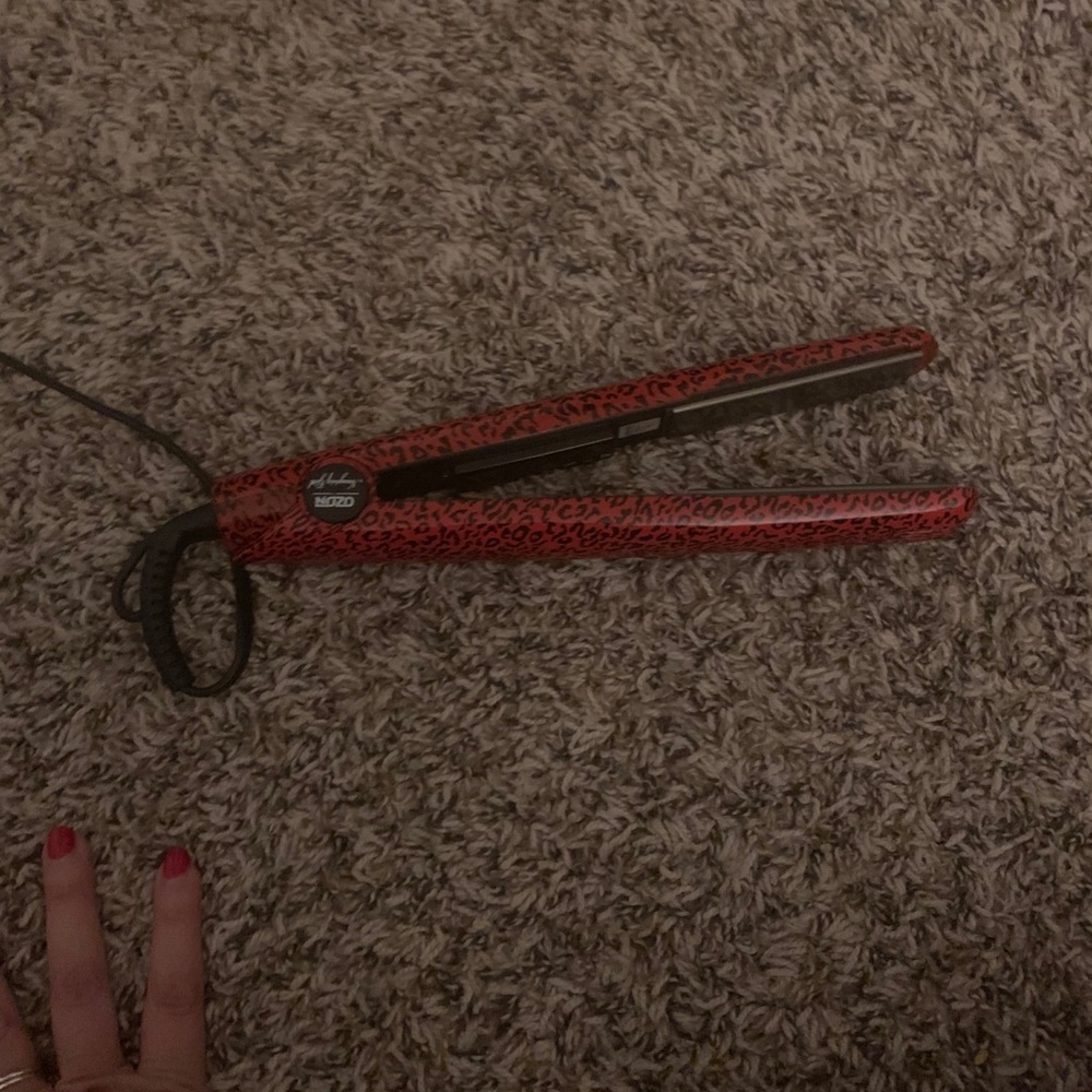 Ozon nasty girl flat iron